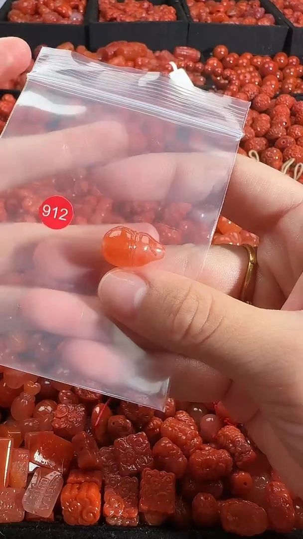 颈饰未镶嵌南红玛瑙1