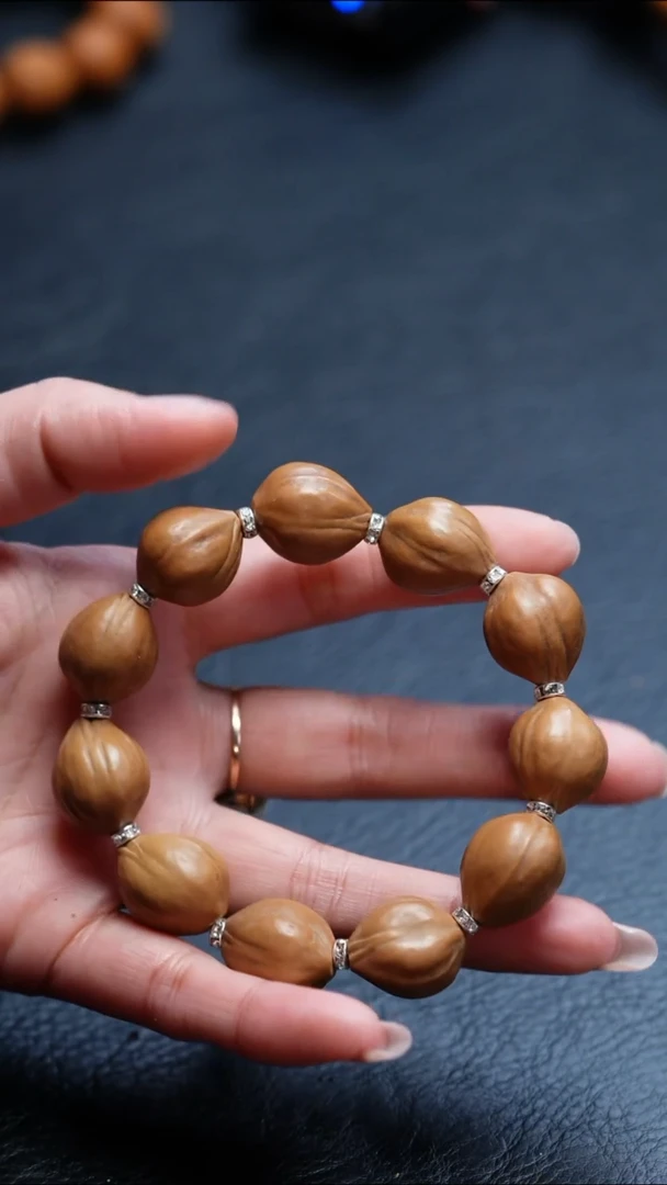 【闪购商品】橄榄核吊坠苏工橄榄核