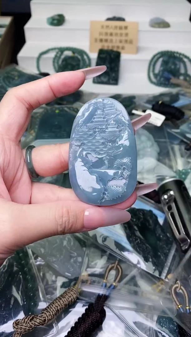 颈饰未镶嵌翡翠
