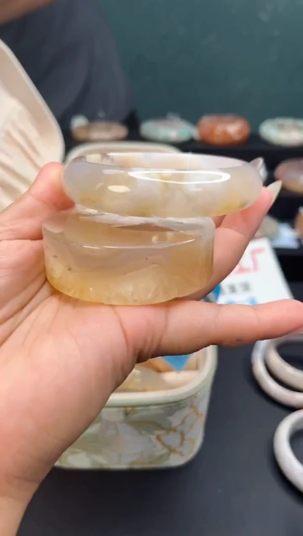 未镶嵌手镯石英质玉（60圈口）赠送镯心