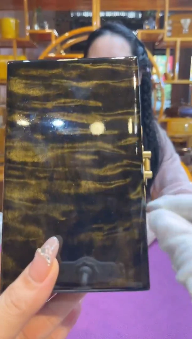 阴沉木小号文玩盒15公分