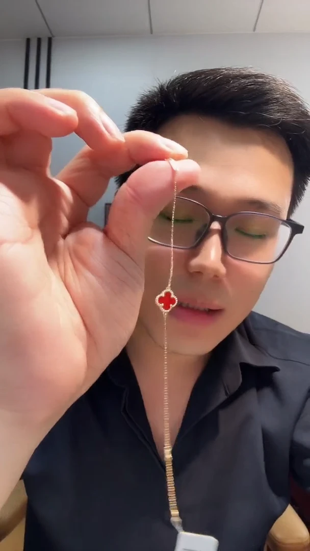 18K金镶嵌手链玛瑙/玉髓红色小单花手链GHJ