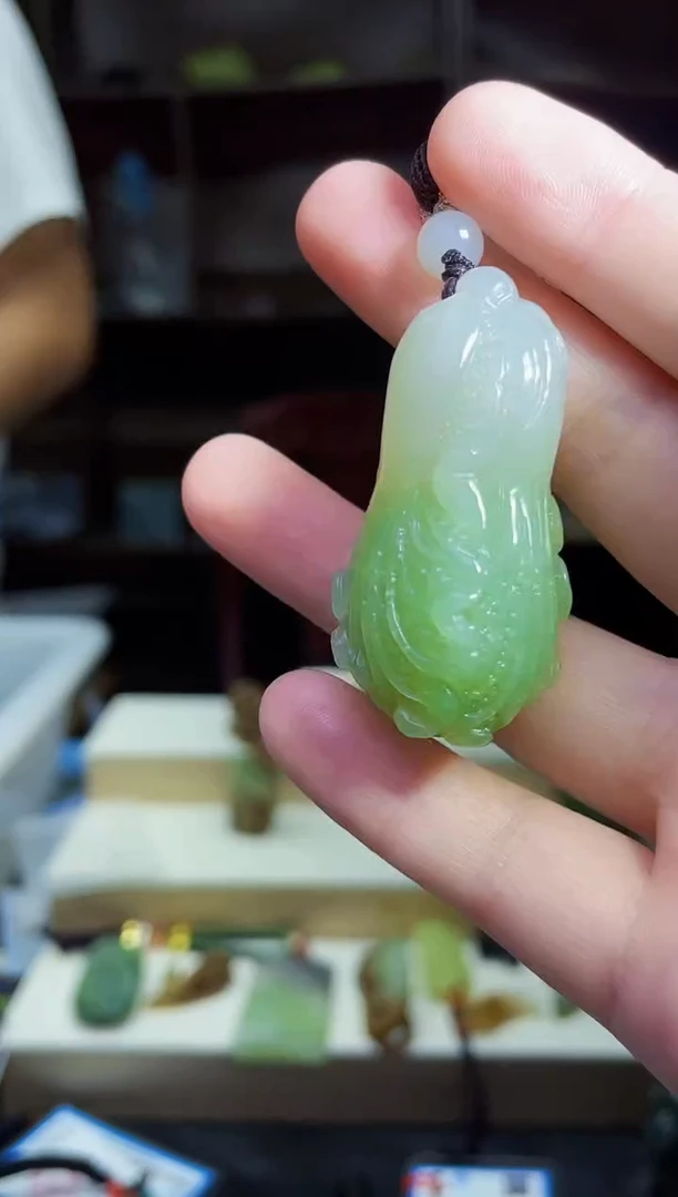 和田玉未镶嵌颈饰1