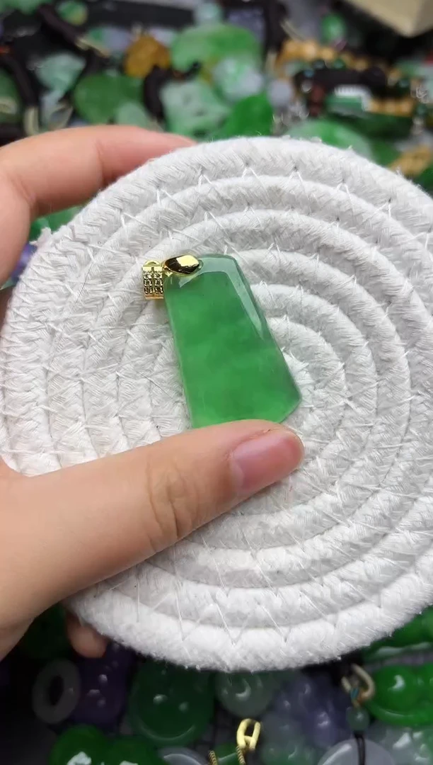 颈饰未镶嵌翡翠缅甸翡翠吊坠