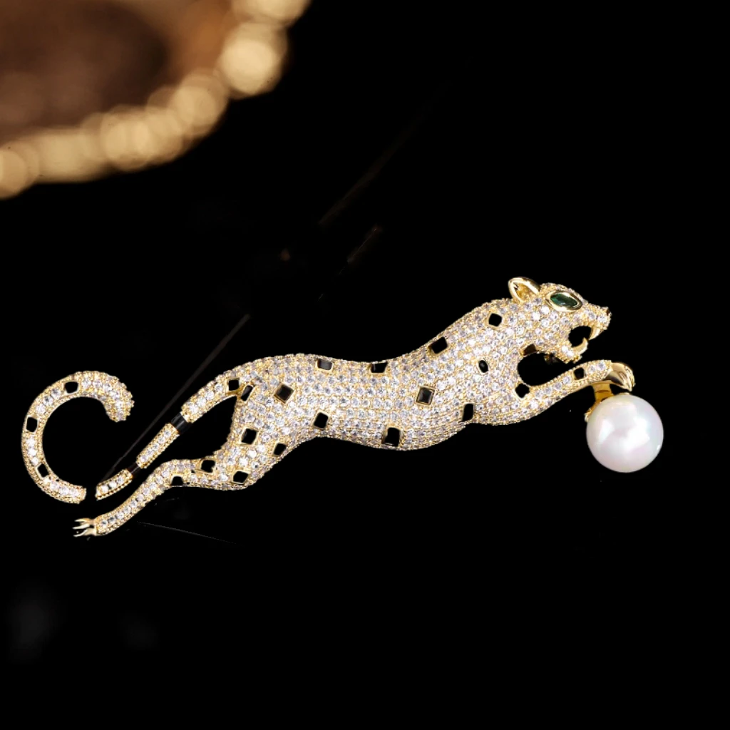 铜合成锆石胸针 招财进宝豹子胸针女高档西装大衣配饰男西服别针