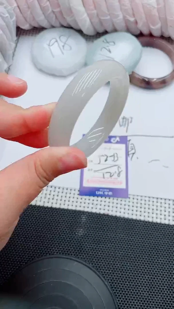 未镶嵌手镯石英质玉57-52-53