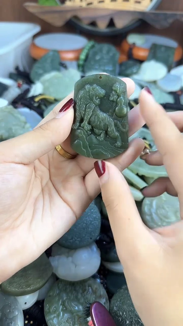 颈饰未镶嵌和田玉1