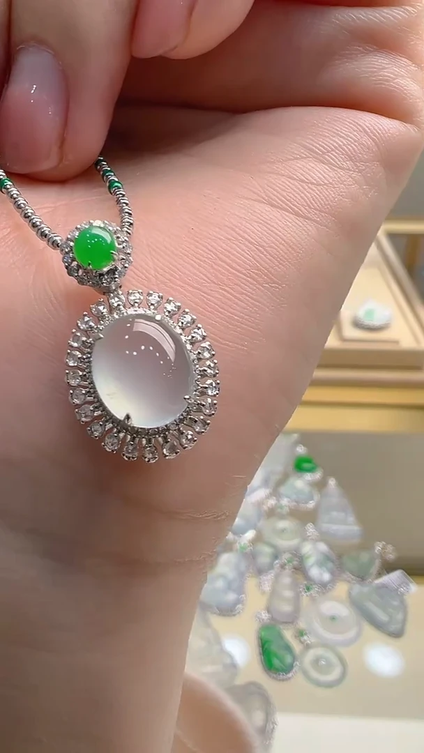 【闪购商品】翡翠吊坠(不含链)18K金镶嵌多样性发货拍一发一