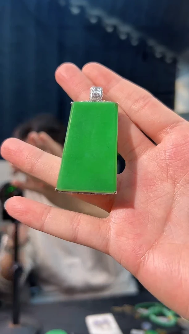 颈饰18K金镶嵌翡翠凯* 缅料A货/支持复检/一件