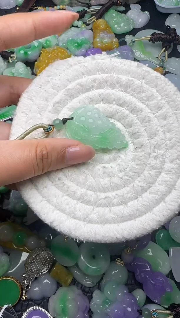 颈饰未镶嵌翡翠缅甸翡翠吊坠