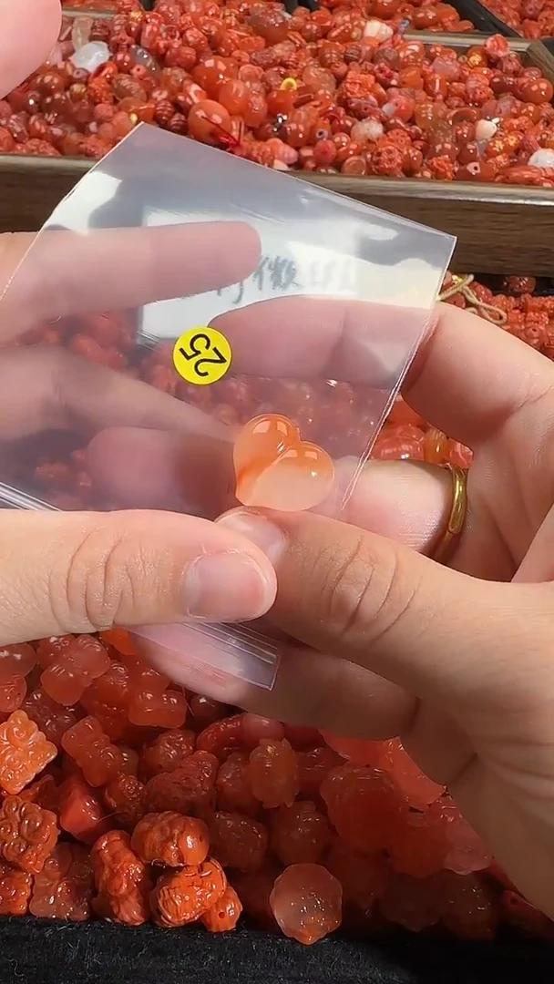 颈饰未镶嵌南红玛瑙1