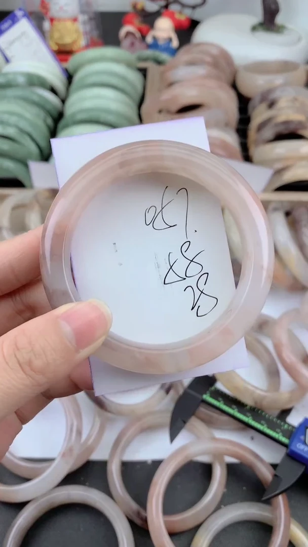 未镶嵌手镯石英质玉057