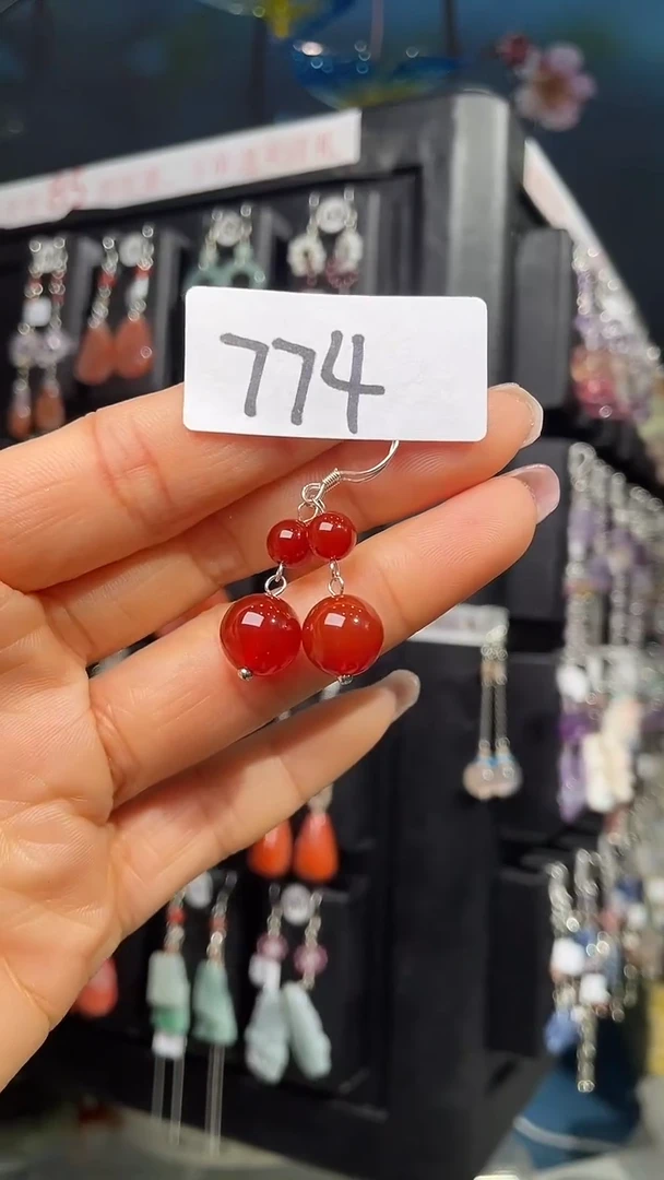 未镶嵌耳饰玛瑙/玉髓喜欢拍随机发