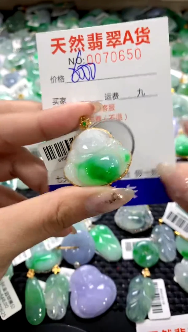 颈饰18K金镶嵌翡翠1111111111111111