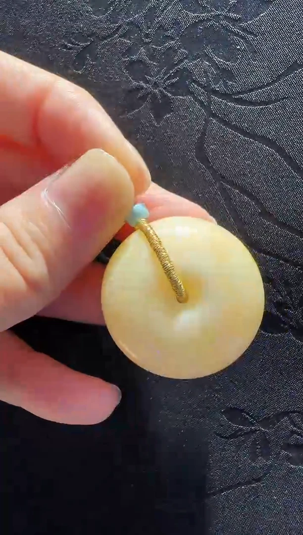 蜜蜡颈饰18K金镶嵌平安扣吊坠