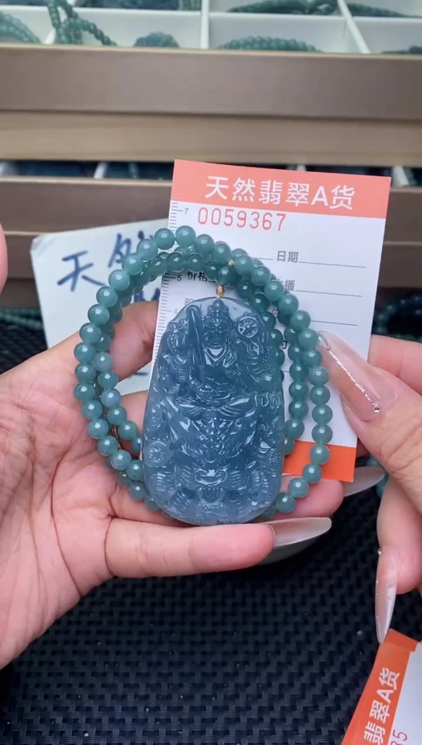 翡翠未镶嵌颈饰