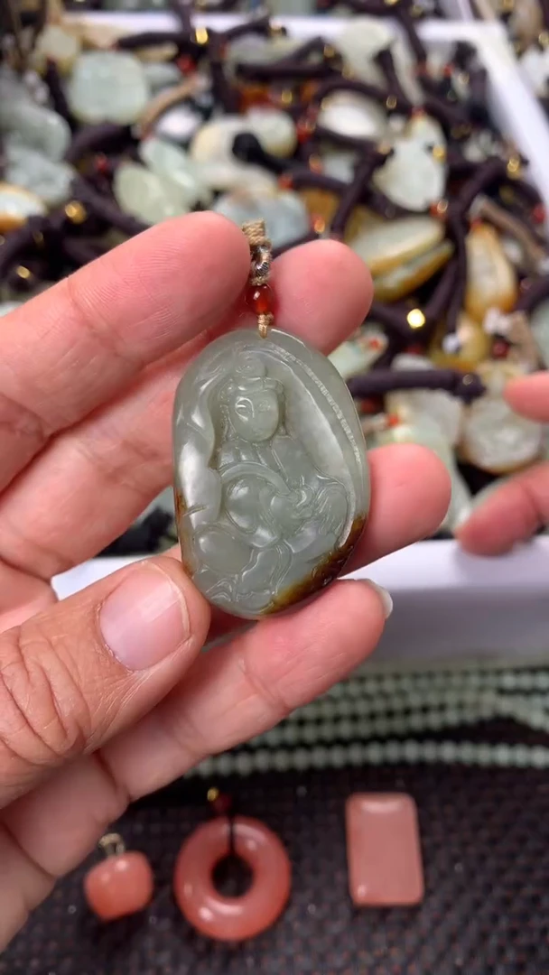 【闪购商品】和田玉颈饰未镶嵌多样性发货没有证书.拍一发一，有瑕