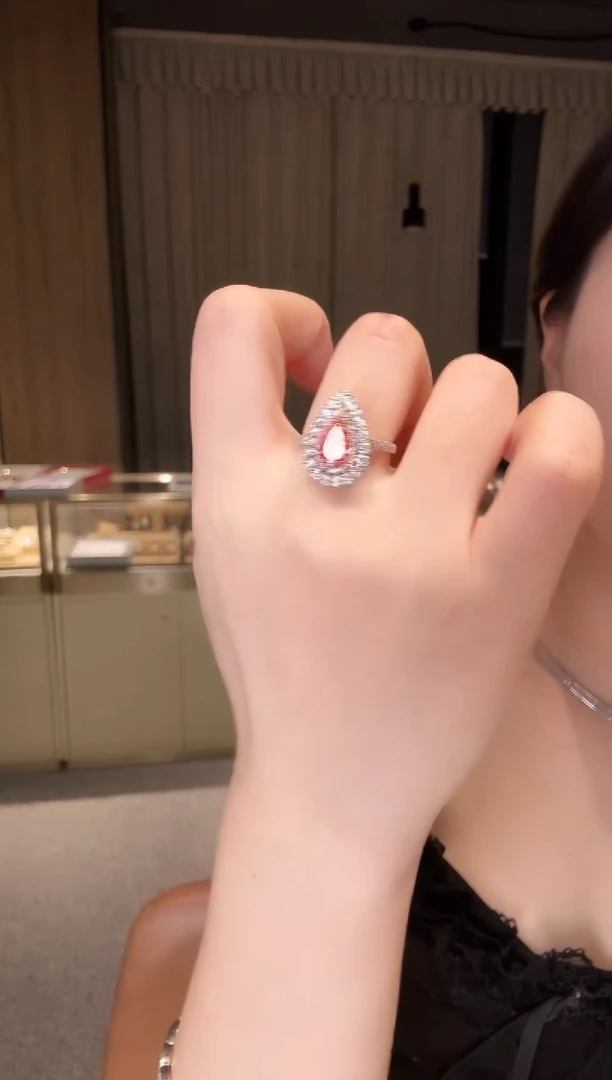 18K金镶嵌戒指钻石戒指1