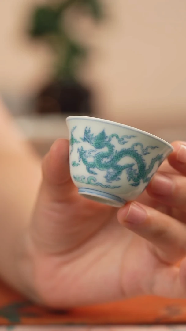 源明清忆斗彩绿龙小杯