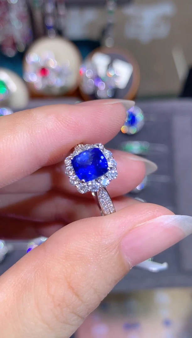 蓝宝石戒指18K金镶嵌1.56CT