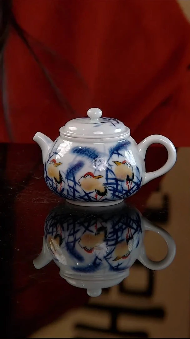 李华手绘青花鹭鸶茶壶