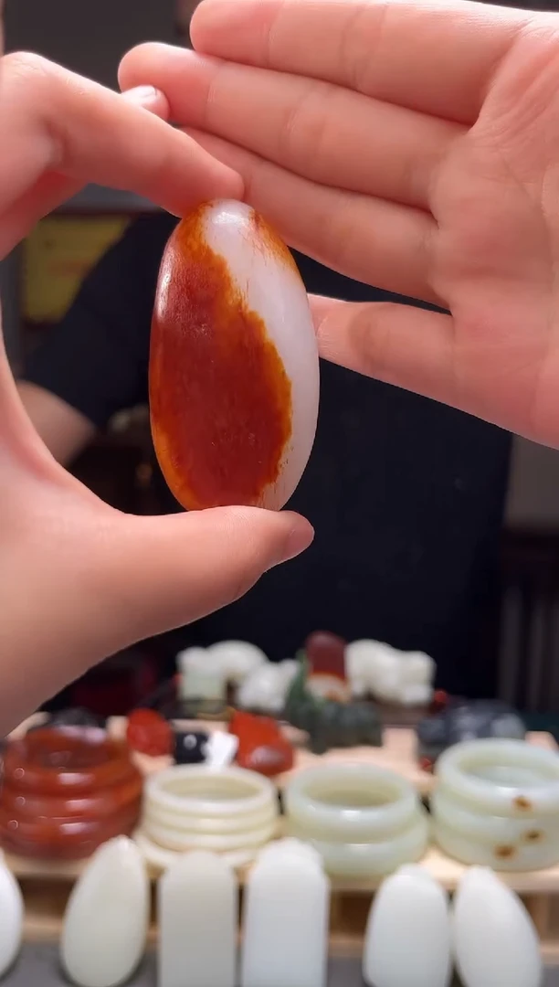 颈饰未镶嵌和田玉吊坠