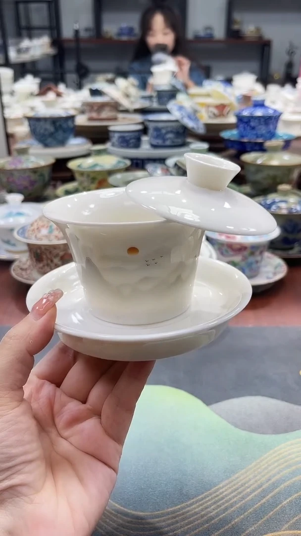 日出东方大底拖盖碗