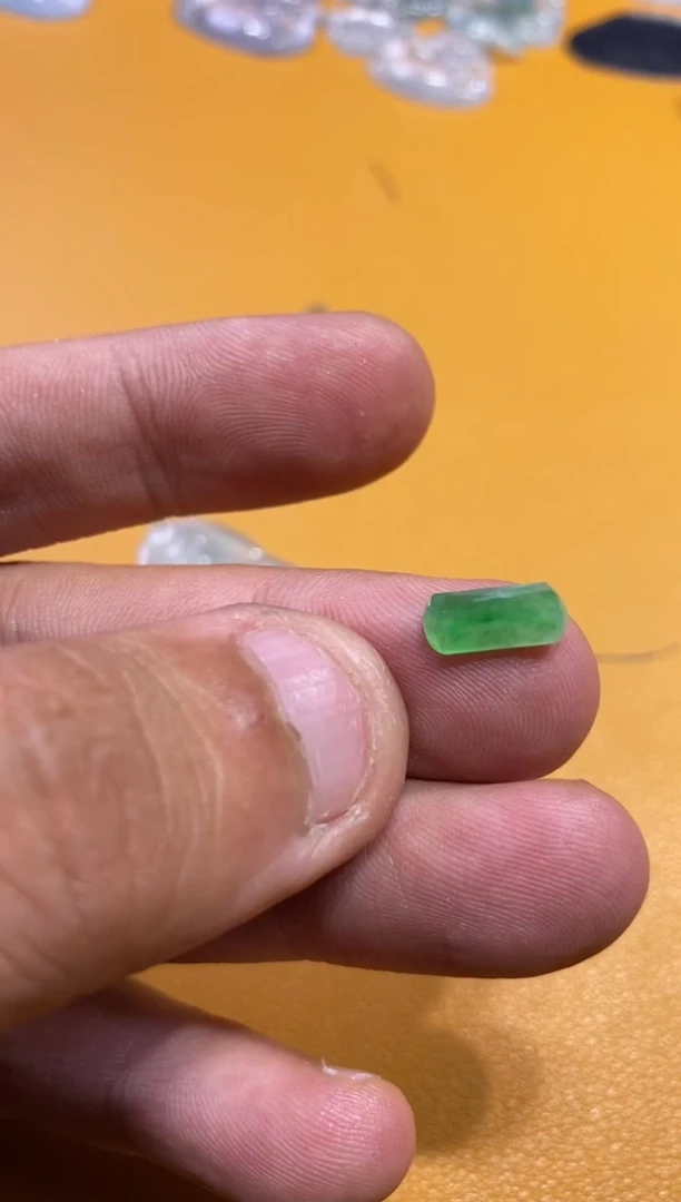 翡翠未镶嵌吊坠(不含链)马鞍380