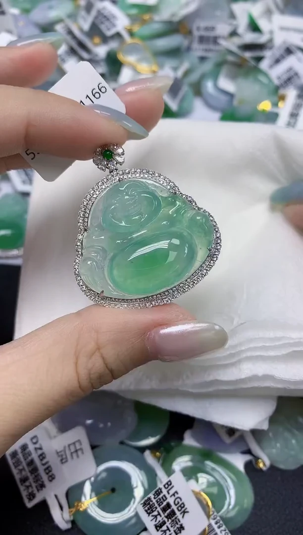 翡翠18K金镶嵌颈饰天然缅甸翡翠A货