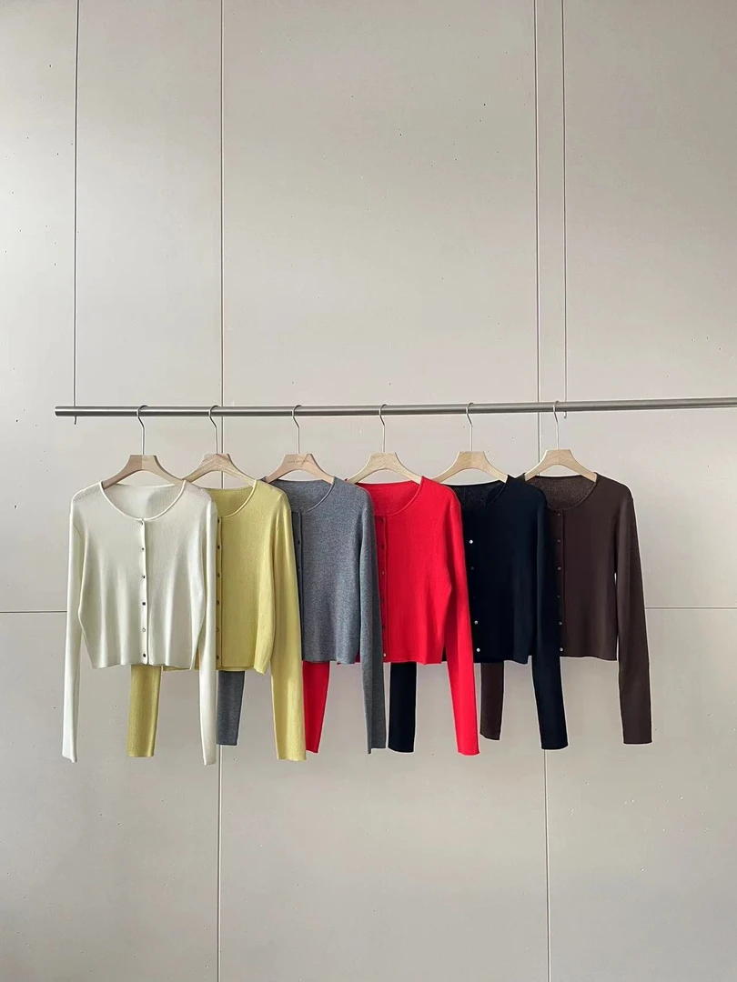 《2025秋冬新品》常规百搭纯色开衫设计感毛针织衫 B2627