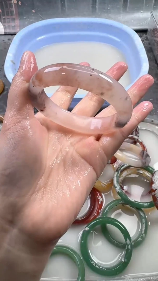 【闪购商品】石英质玉手镯未镶嵌110