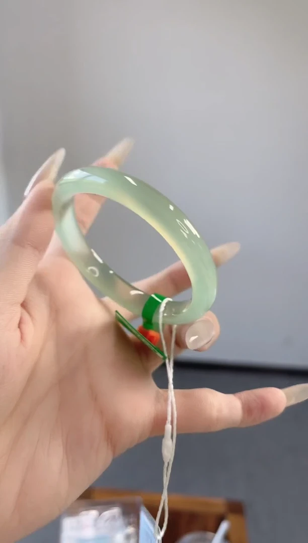 玛瑙/玉髓手镯未镶嵌54圈