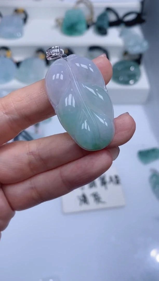 颈饰银S925镶嵌翡翠吊坠