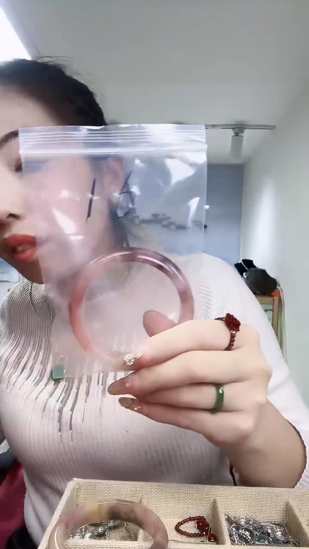 【闪购商品】石英质玉手镯未镶嵌天然金丝玉手镯60-61圈口