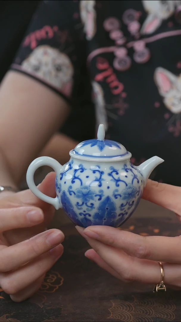 宁封柴窑青花芭蕉缠枝梨壶