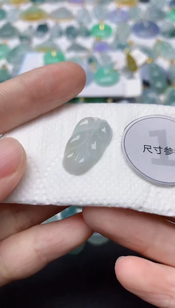 翡翠未镶嵌颈饰天然缅甸A货翡翠