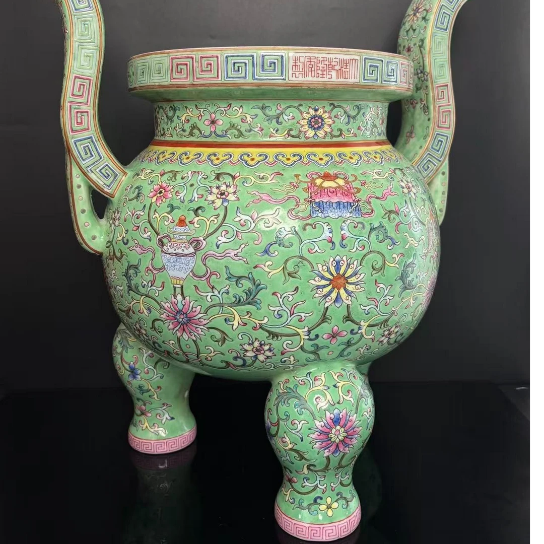 Lot52绿地粉彩香炉乾隆年制款H:46.5cmD:45-LF12090250001096