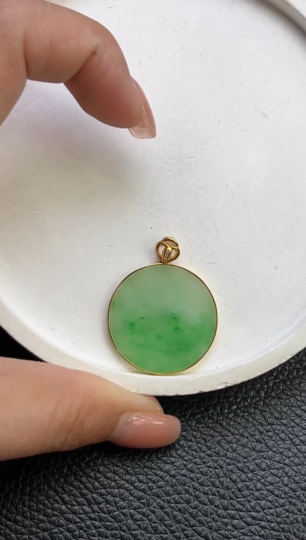 翡翠18K金镶嵌颈饰K505-99 无事牌