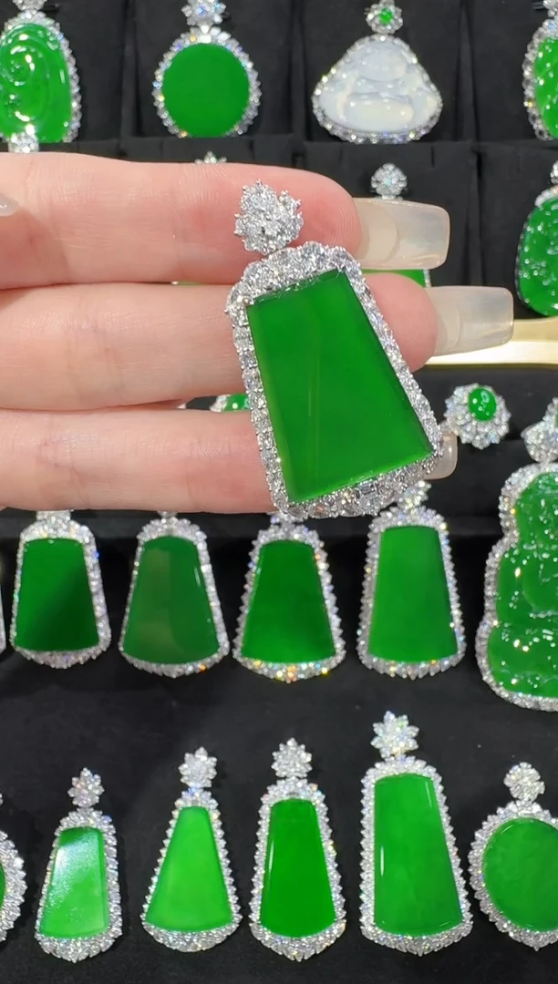 颈饰18K金镶嵌翡翠无事牌天然A货翡翠72h鉴赏期