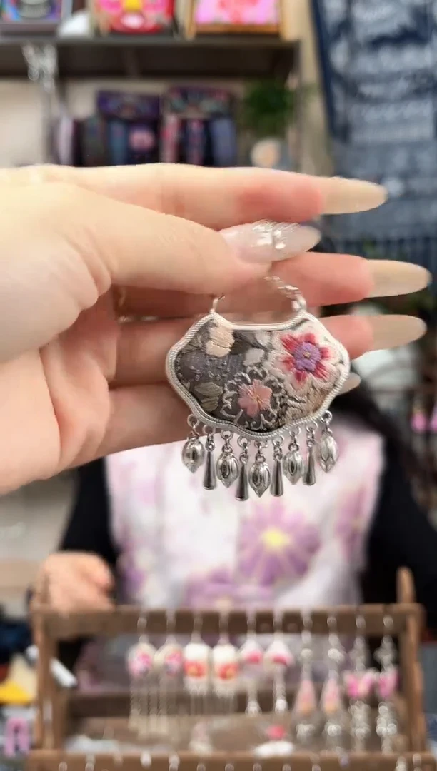 织绣民族风非遗老绣饰品118