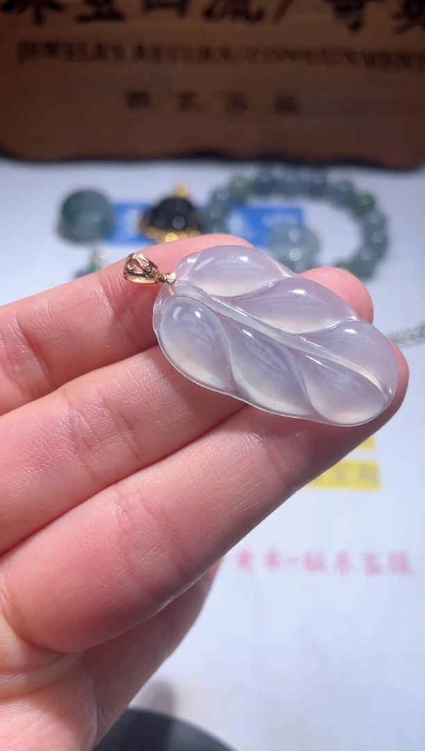 翡翠18K金镶嵌颈饰33.......