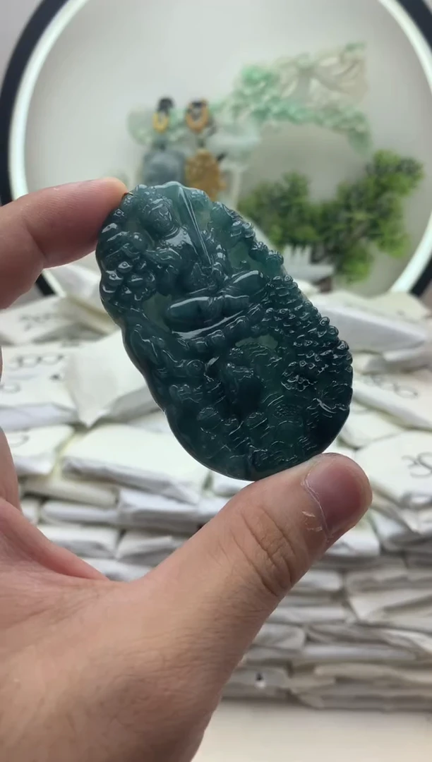 颈饰未镶嵌翡翠虚空藏