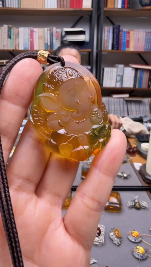 【闪购商品】琥珀颈饰未镶嵌象鼻财神