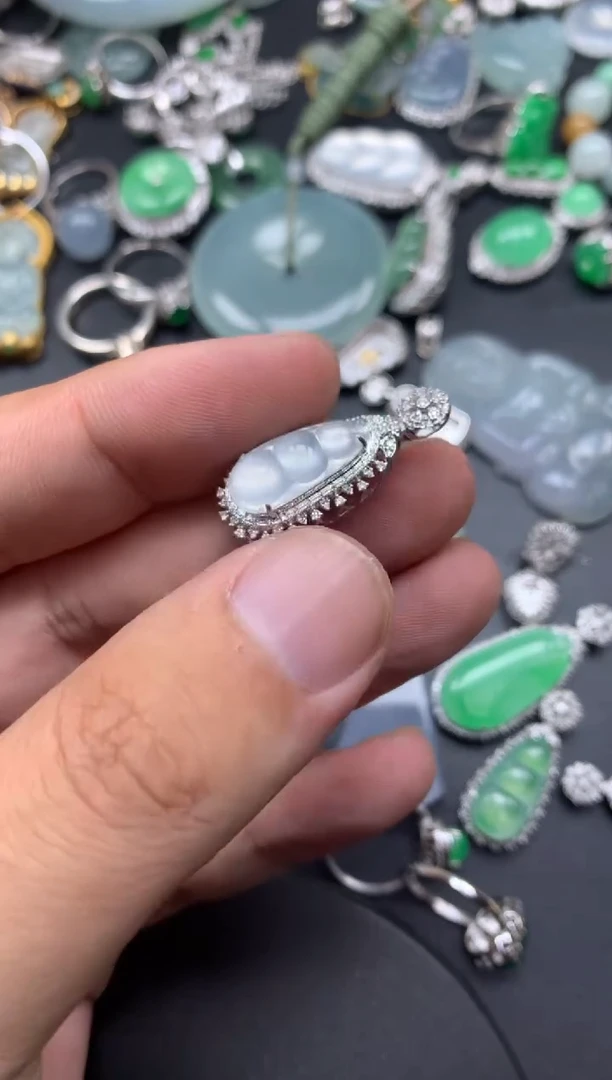 颈饰18K金镶嵌翡翠呜*～小许商品不退不换