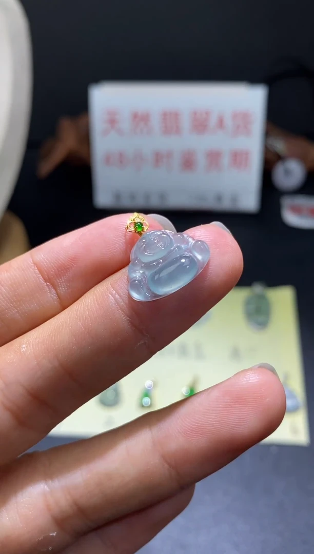 翡翠18K金镶嵌颈饰翡翠吊坠