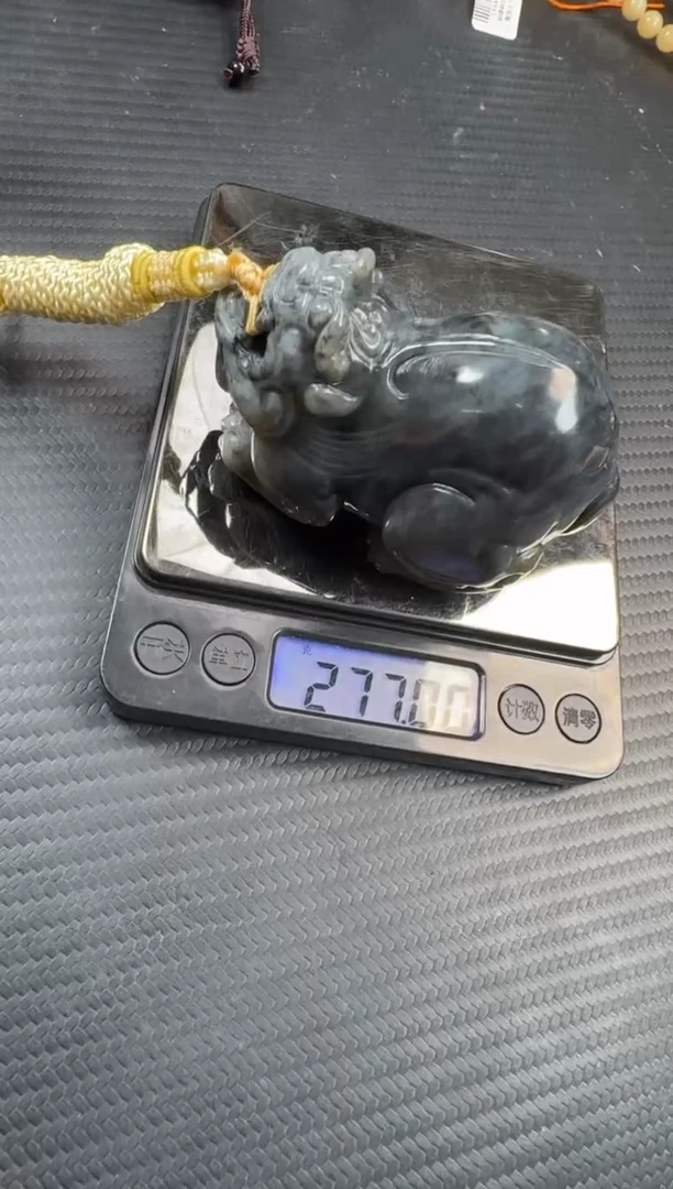 未镶嵌和田玉把件若羌微色差青花貔貅227克