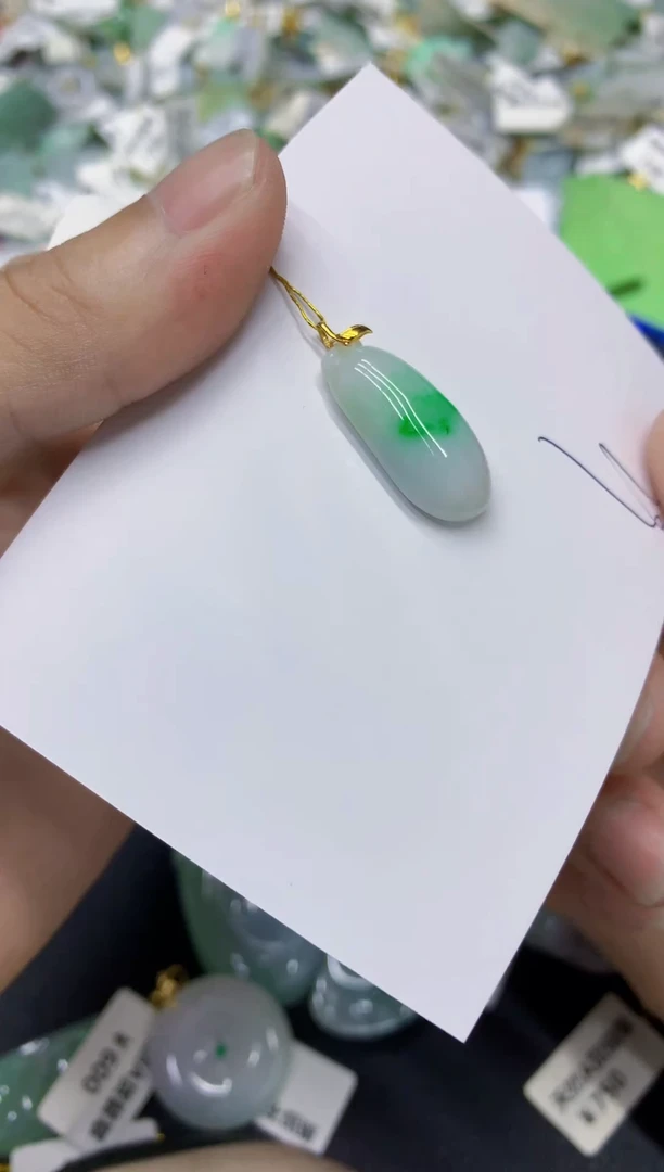 颈饰18K金镶嵌翡翠翡翠