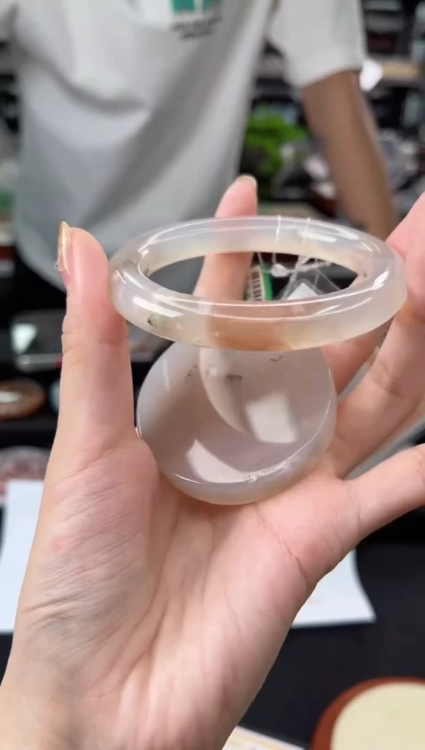 【闪购商品】石英质玉手镯未镶嵌57圈口（赠品镯心）3507741