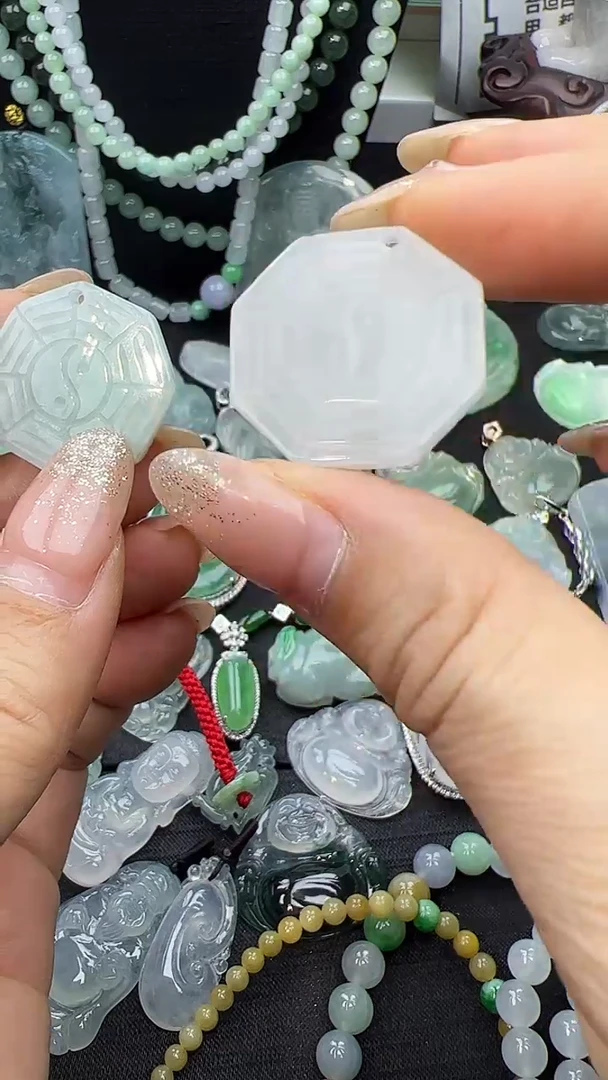 颈饰未镶嵌翡翠八卦多样性发其一