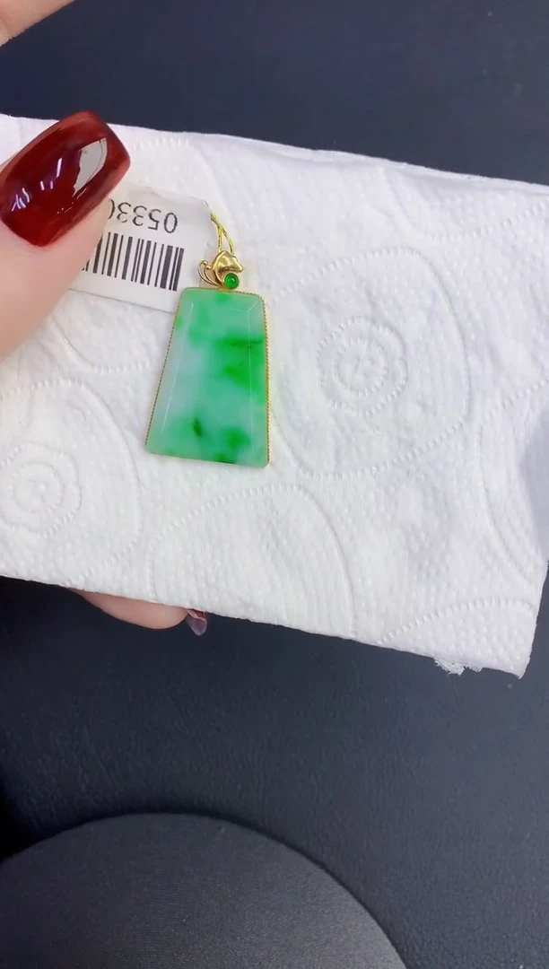 颈饰18K金镶嵌翡翠缅甸天然翡翠A货